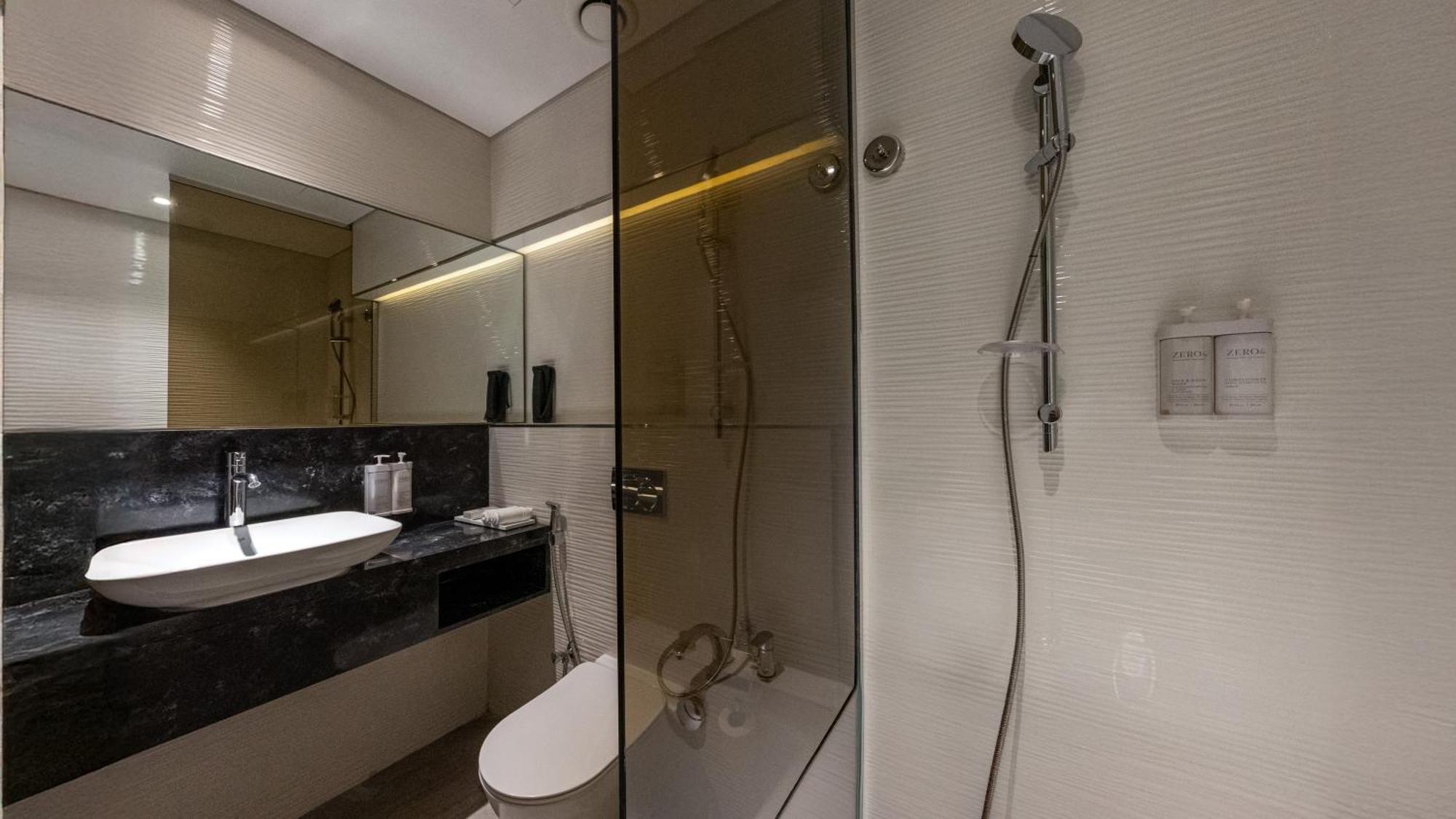 The First Collection Dubai Waterfront Hotell Exteriör bild